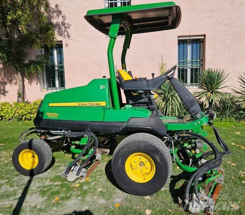 John Deere 7500 A ماكينات جز العشب