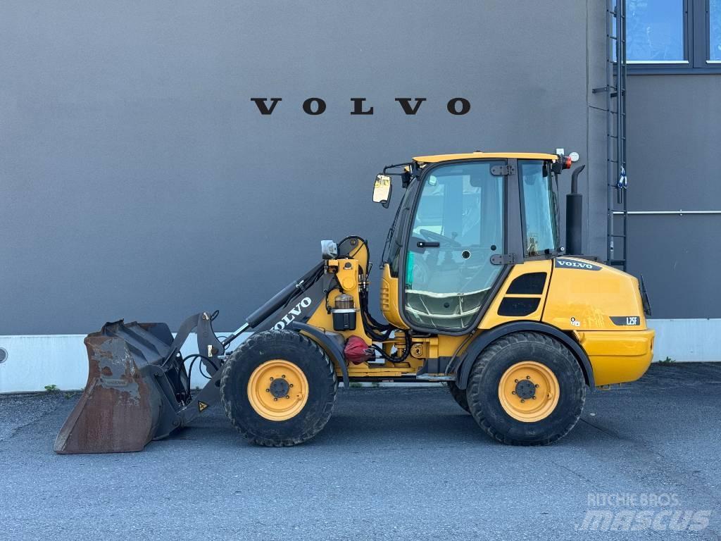 Volvo L 25 F لوادر بعجل