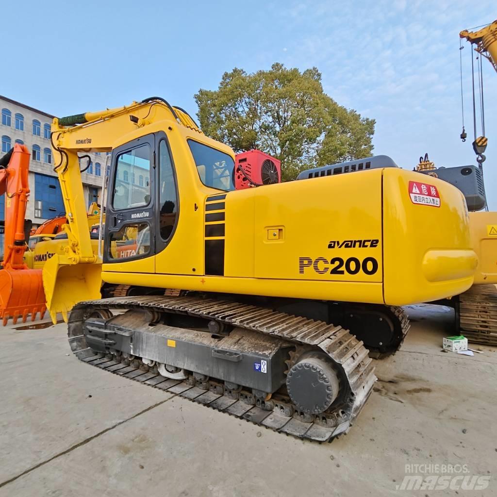 Komatsu PC 200-6 حفارات وسط 7 طن - 12 طن