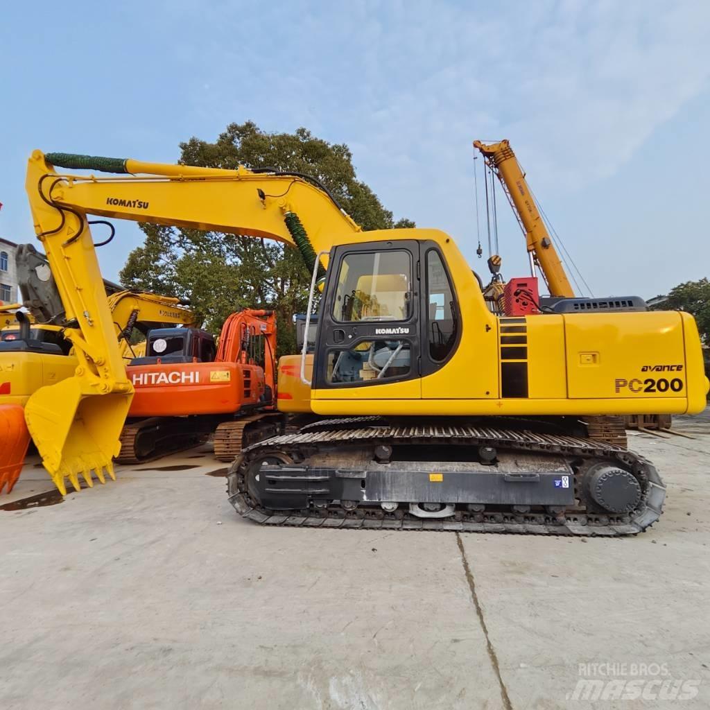 Komatsu PC 200-6 حفارات وسط 7 طن - 12 طن