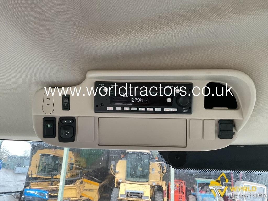 John Deere 6R 215 الجرارات