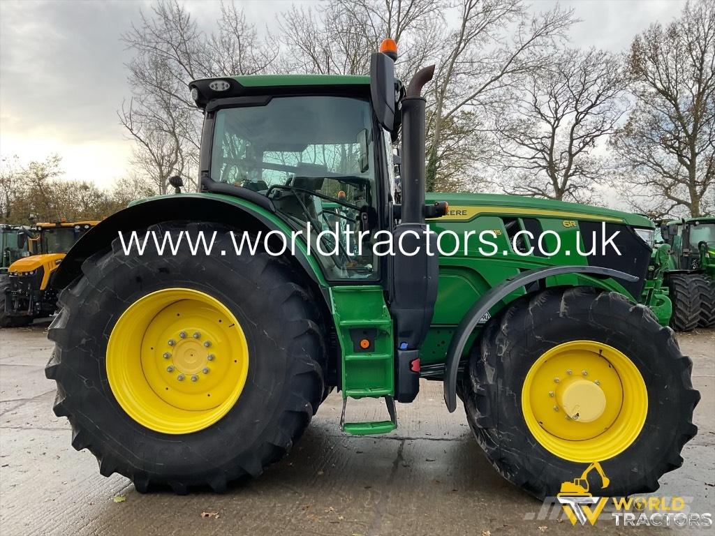 John Deere 6R 215 الجرارات