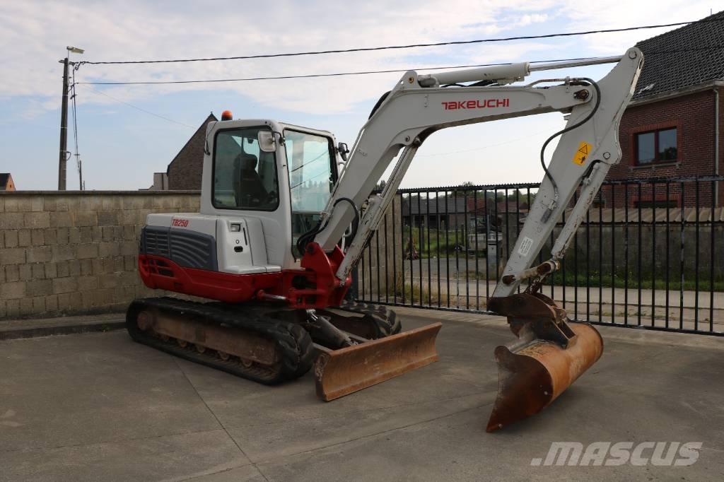 Takeuchi TB 250 حفارات صغيرة أقل من 7 طن (حفارات صغيرة)