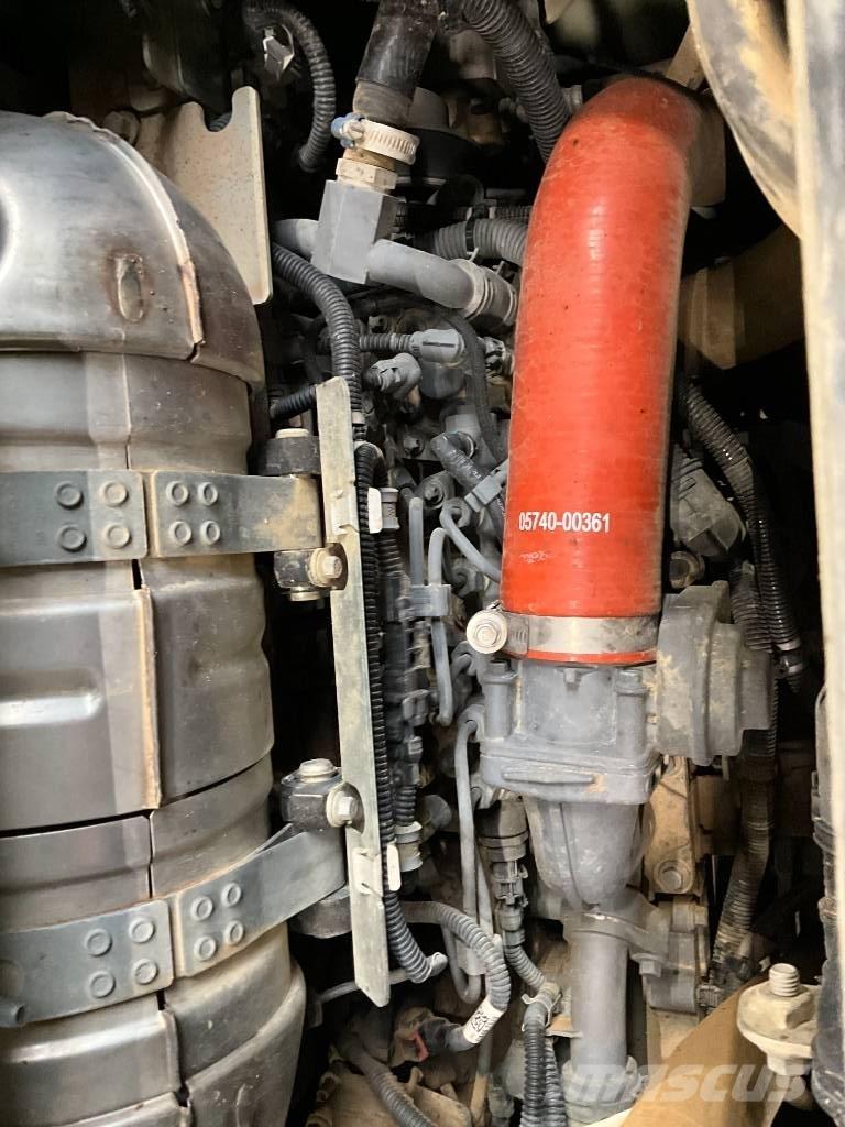 Takeuchi TB 2150 R حفارات زحافة