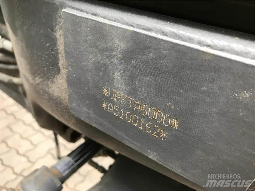 CLAAS Axion 870 الجرارات