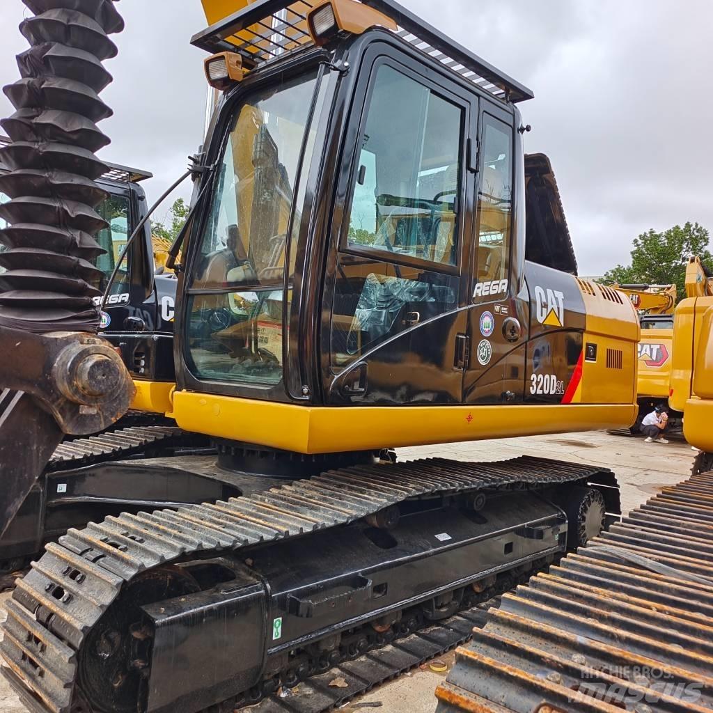 CAT 320D حفارات زحافة