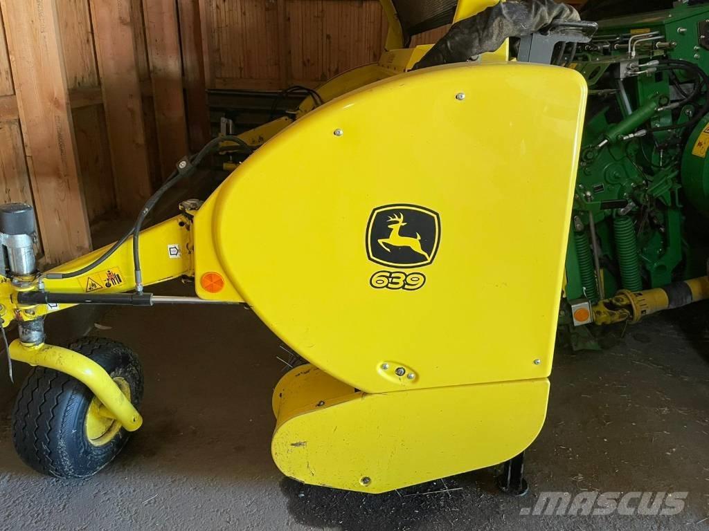 John Deere 8300 علافات ذاتية الدفع