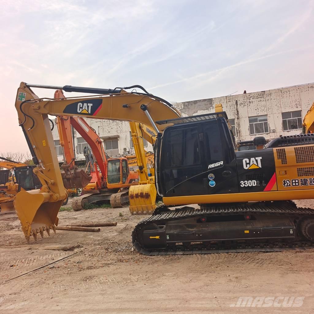 CAT 324 D2L حفارات زحافة