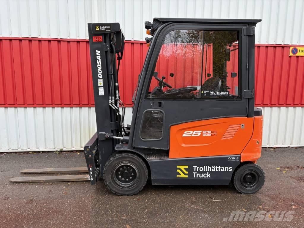 Doosan B 25 X-7 شاحنات ذات رافعات شوكية تعمل بالكهرباء