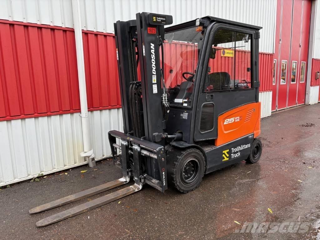 Doosan B 25 X-7 شاحنات ذات رافعات شوكية تعمل بالكهرباء