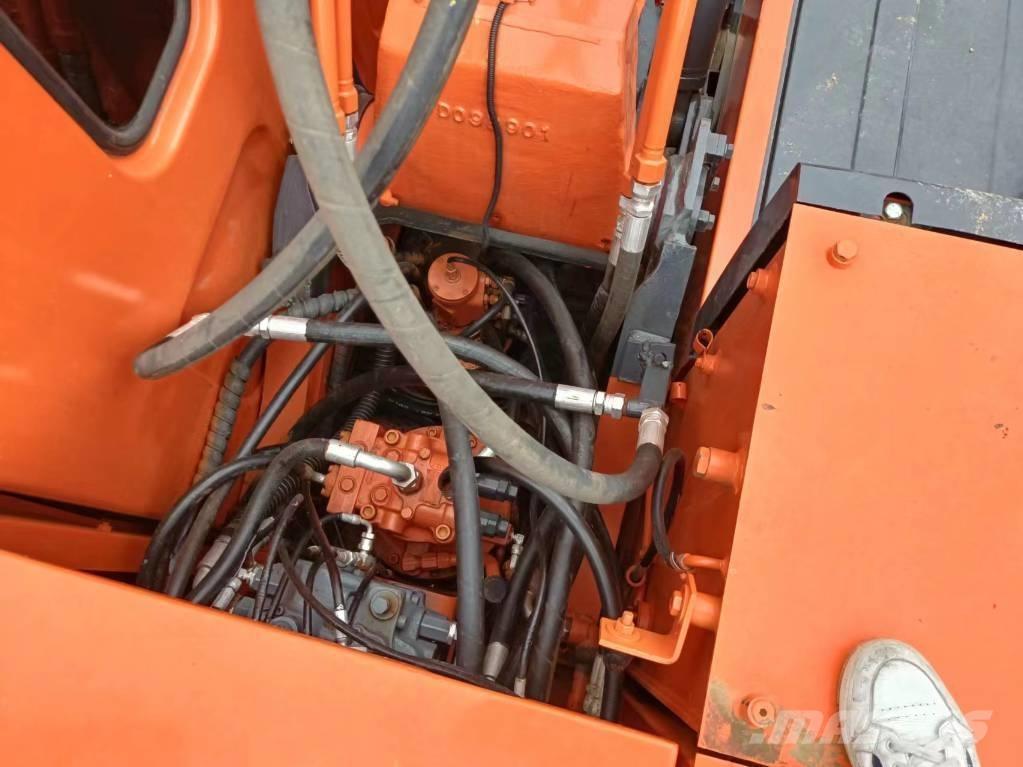 Doosan 150 W حفارات بعجل