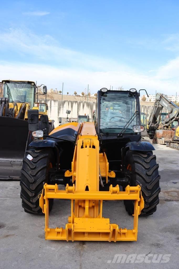 JCB 531-70 معدات مناولة لأغراض الزراعة