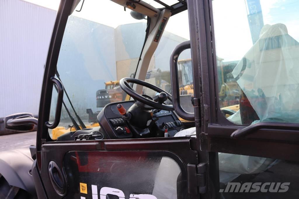 JCB 531-70 معدات مناولة لأغراض الزراعة