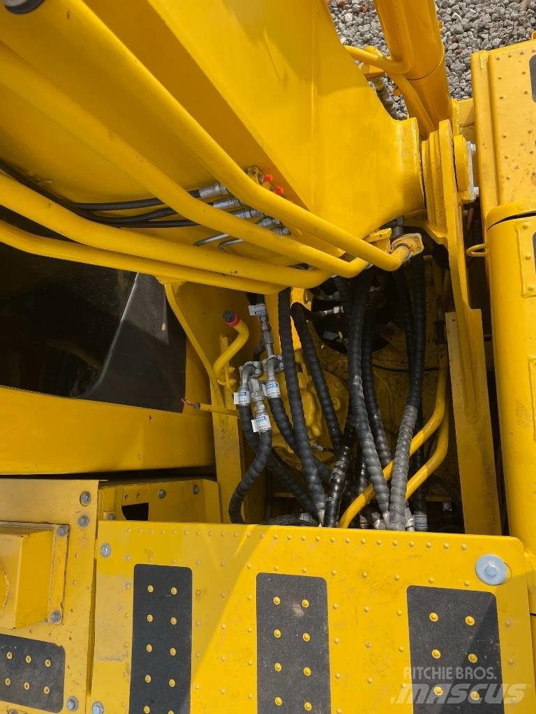Komatsu PC 200-8 حفارات زحافة