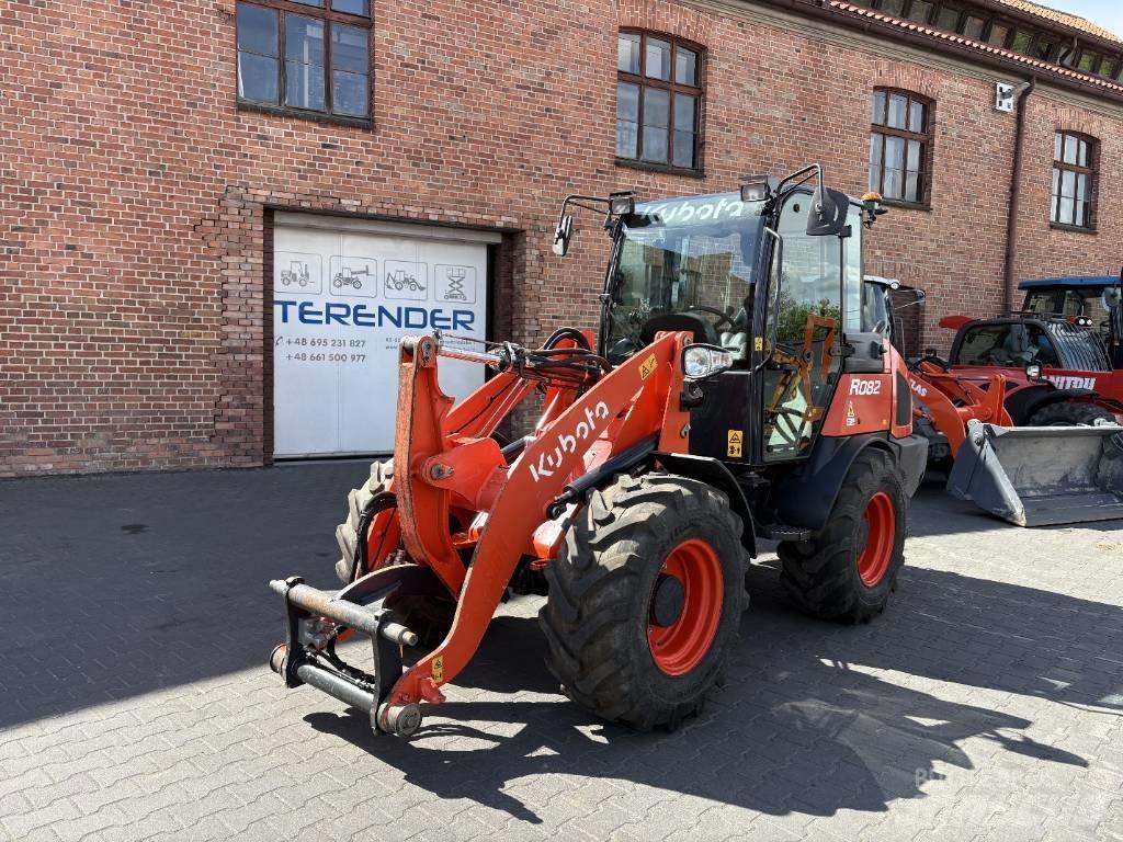 Kubota R 082 لوادر بعجل