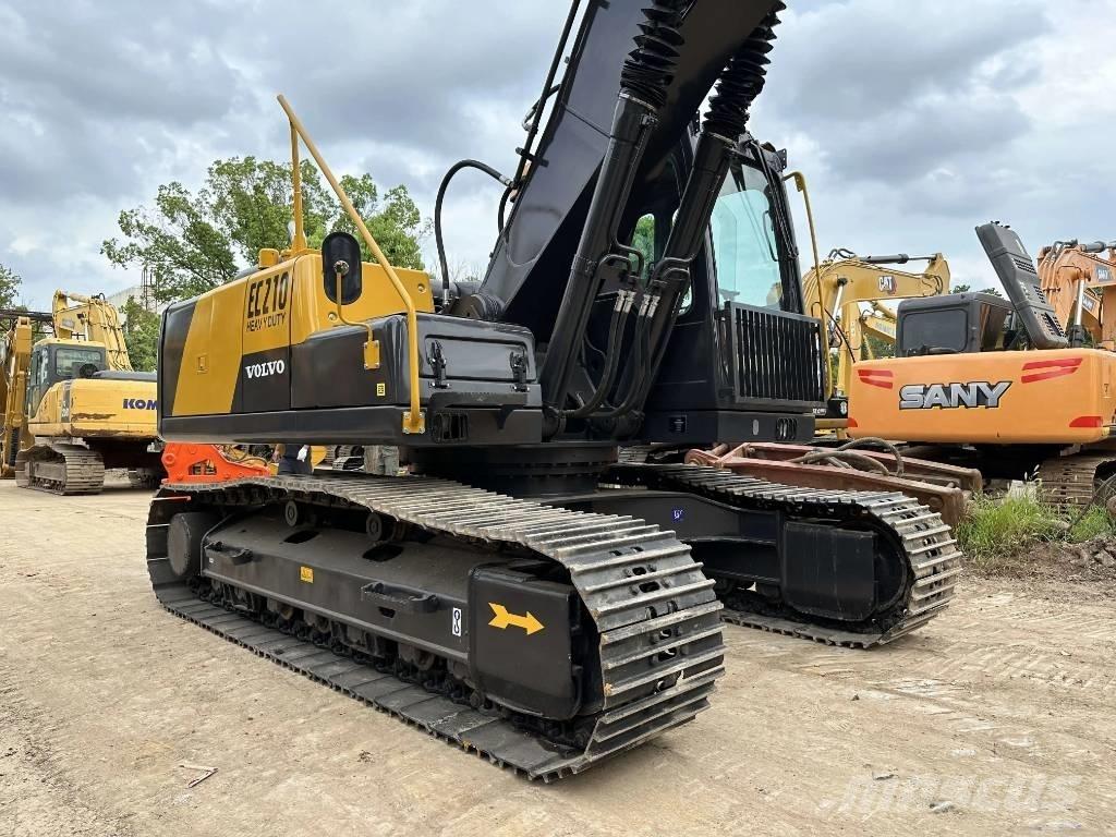 Volvo EC210D حفارات زحافة