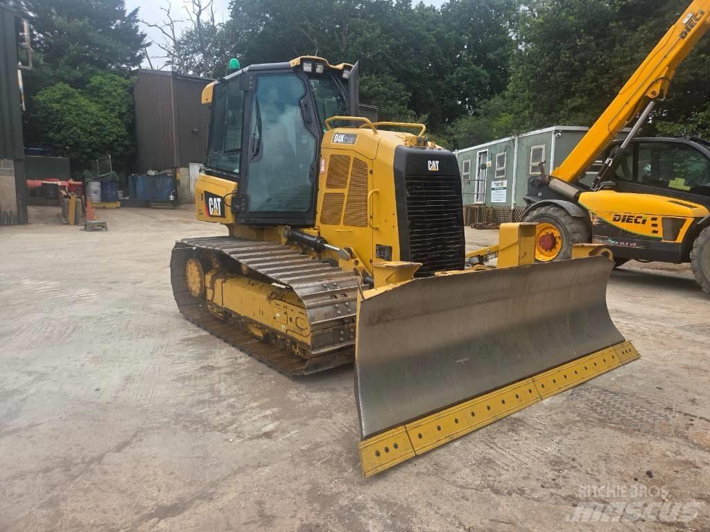 CAT D 4 K 2 LGP بلدوزرات مجنزرة