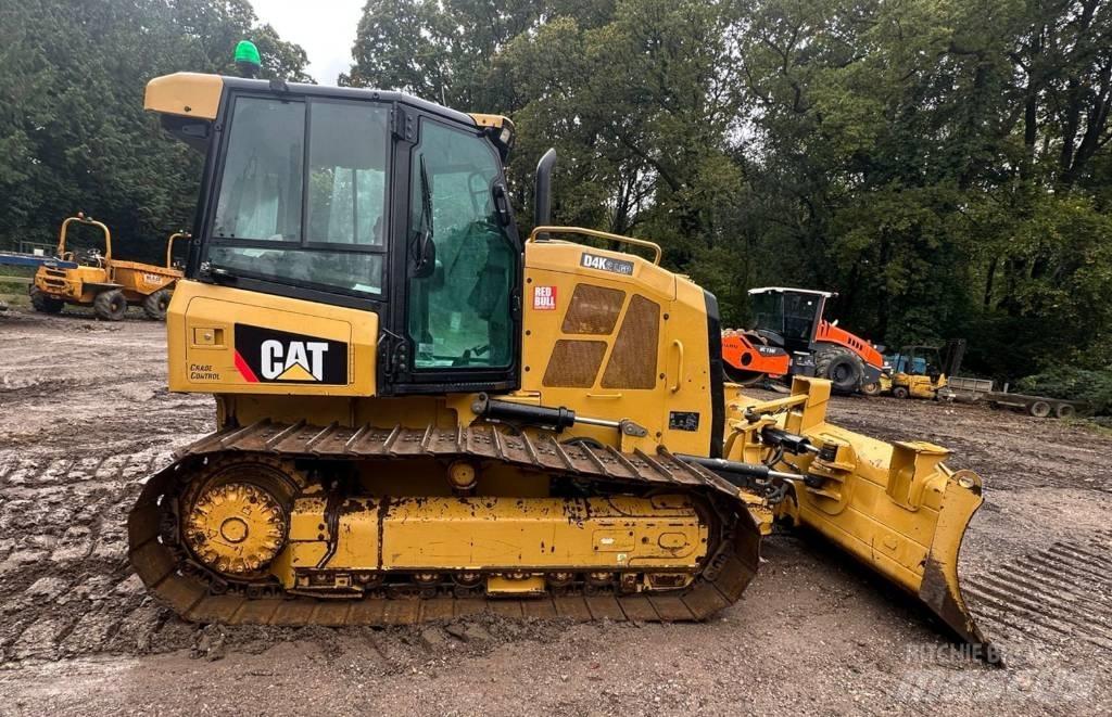 CAT D 4 K 2 LGP بلدوزرات مجنزرة