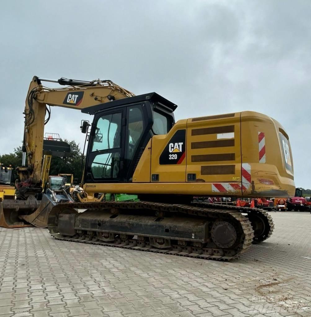 CAT 320 حفارات زحافة