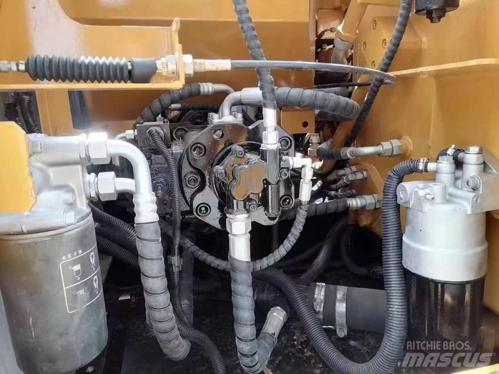 Sany SY135C حفارات زحافة