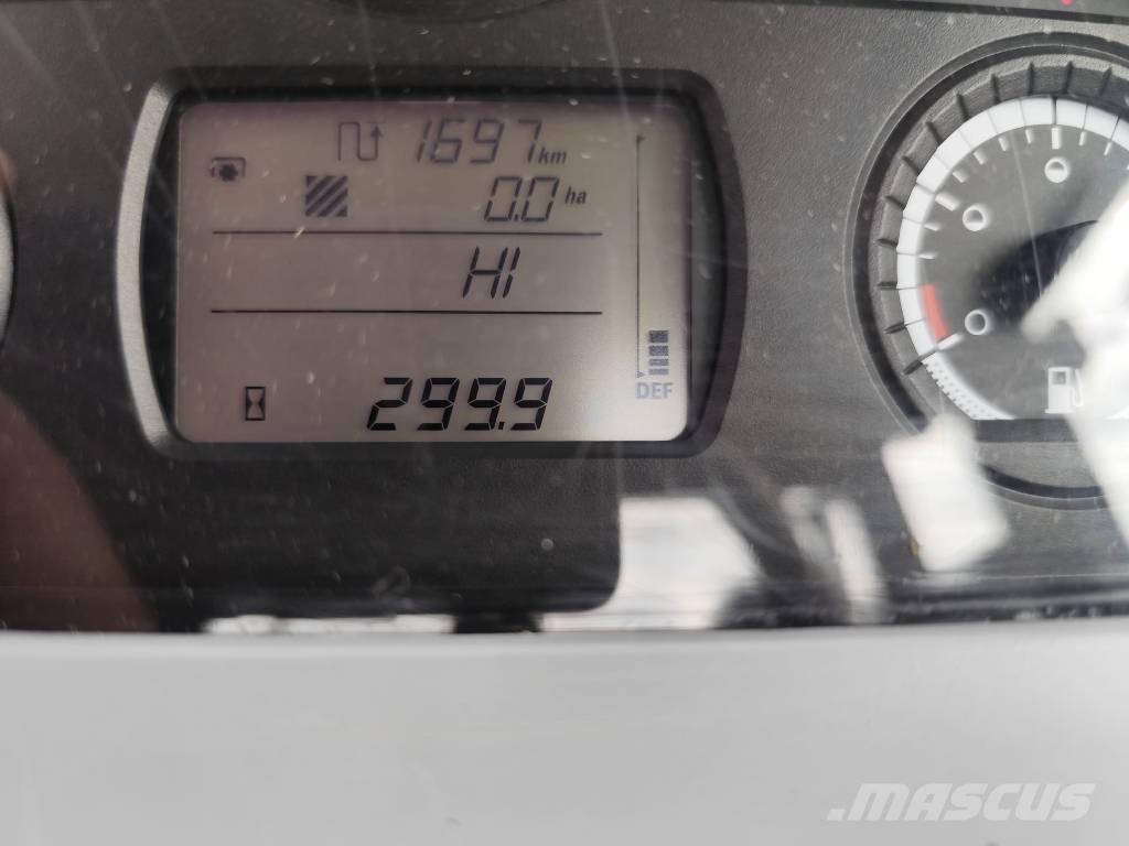 Valtra A 135 الجرارات