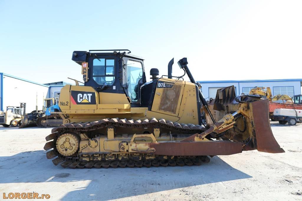 CAT D 7 E LGP بلدوزرات مجنزرة