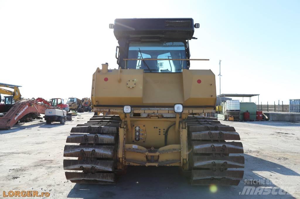CAT D 7 E LGP بلدوزرات مجنزرة