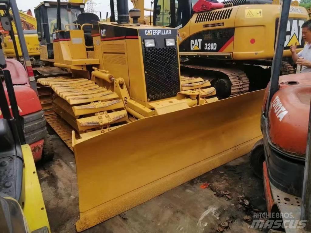 CAT D 4 C بلدوزرات مجنزرة