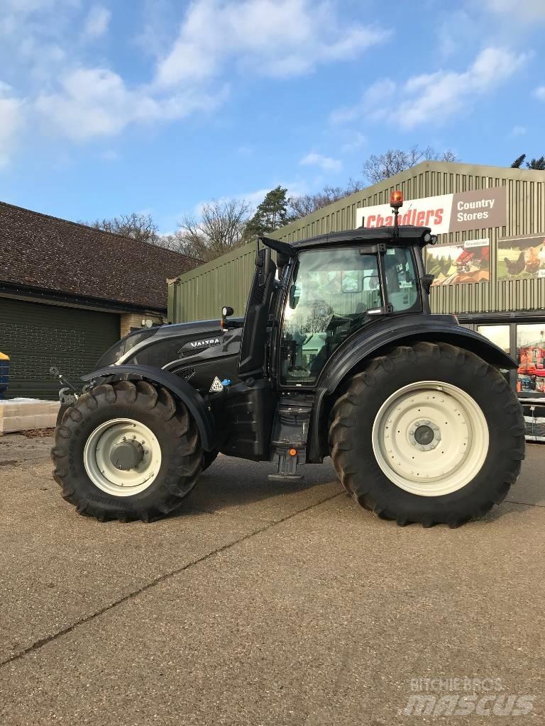 Valtra T 254 V الجرارات