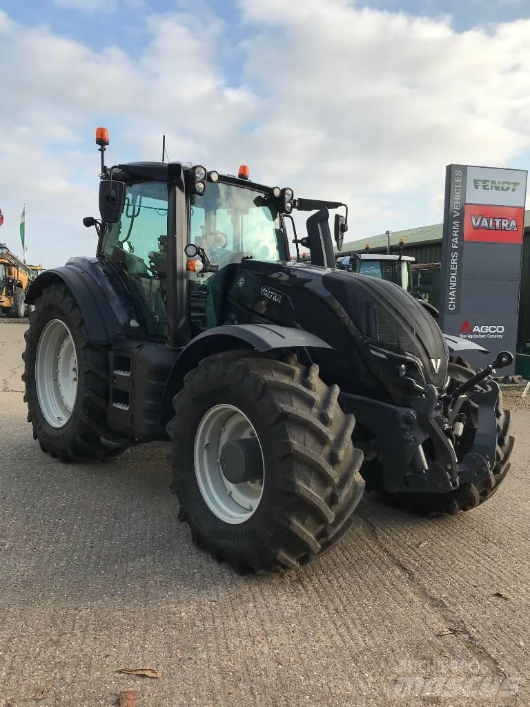 Valtra T 254 V الجرارات