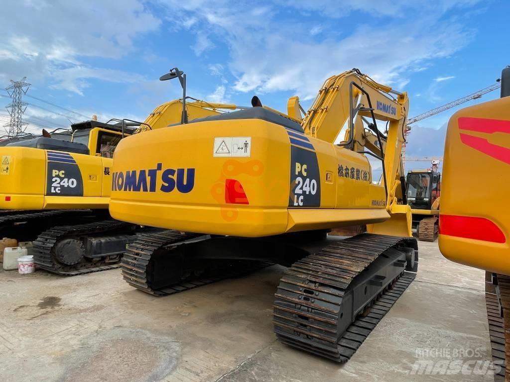 Komatsu PC 240 LC-8 حفارات زحافة