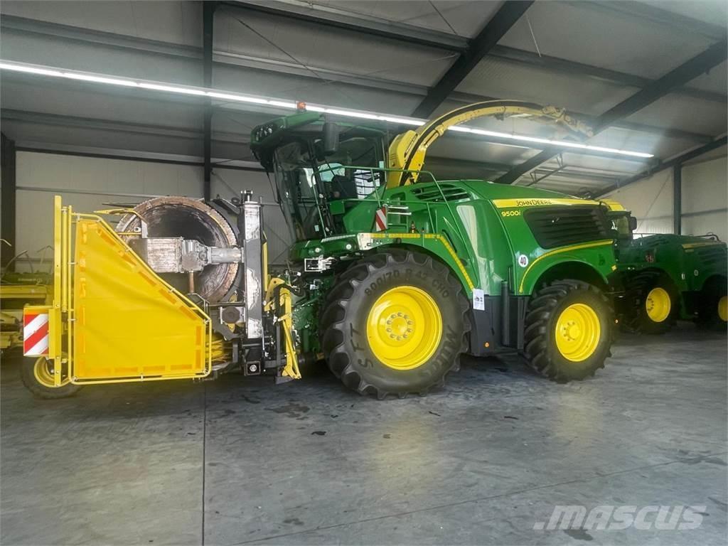 John Deere 8200i علافات ذاتية الدفع