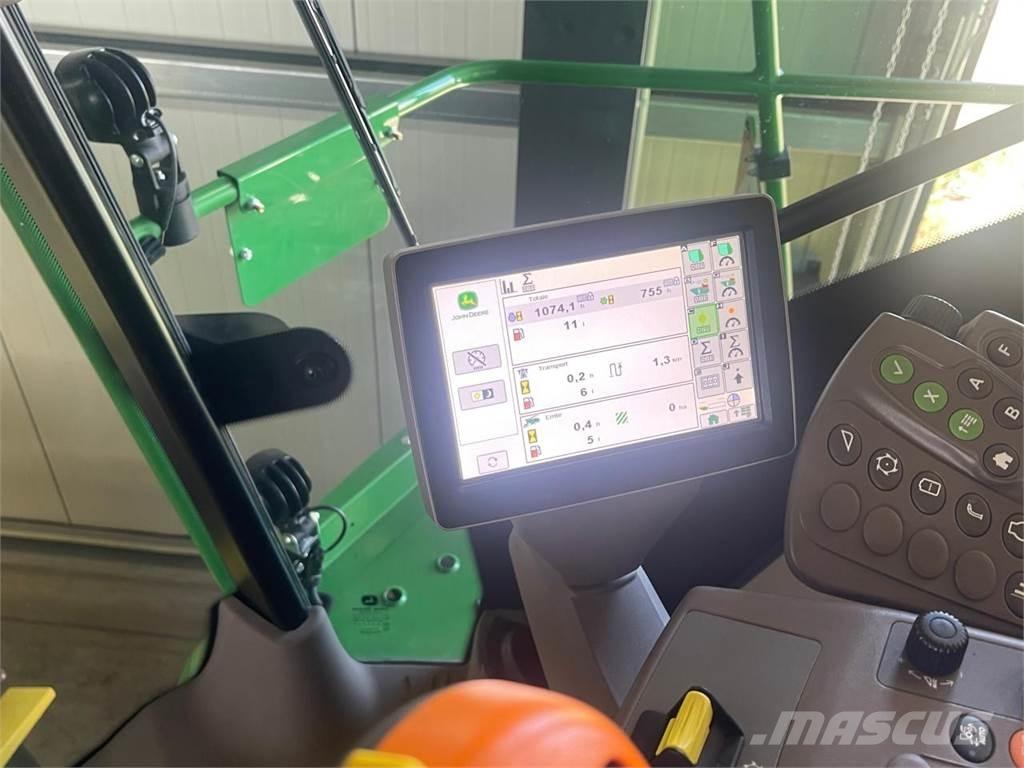 John Deere 8200i علافات ذاتية الدفع