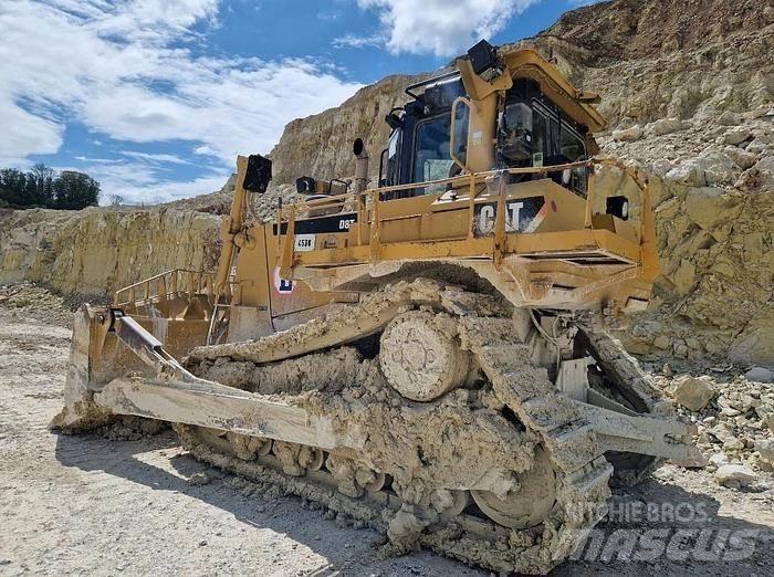 CAT D8T بلدوزرات مجنزرة