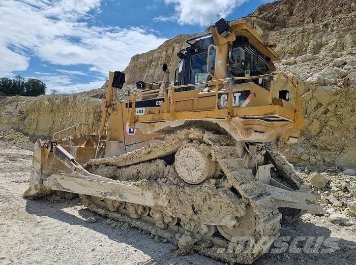 CAT D8T بلدوزرات مجنزرة