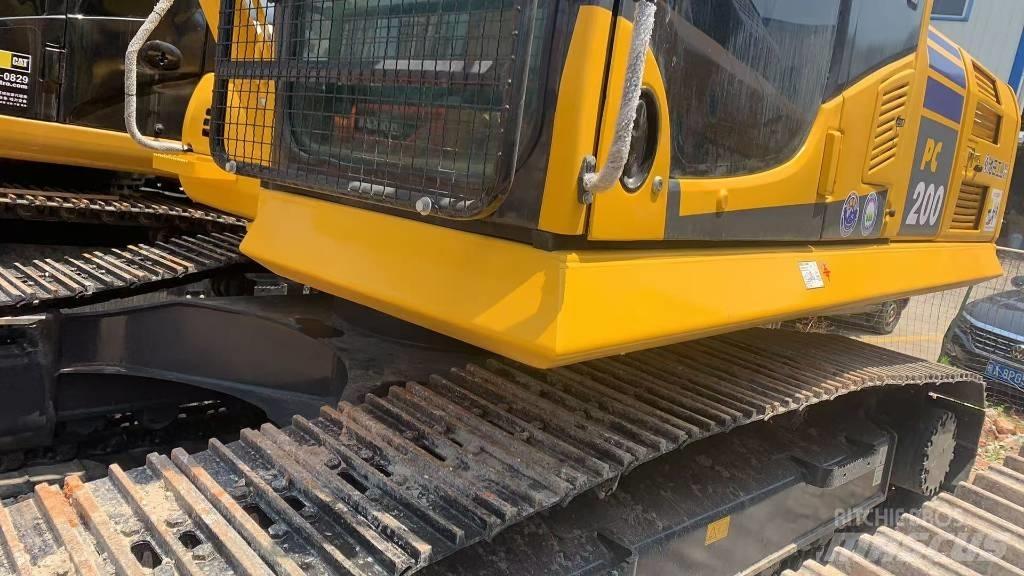 Komatsu PC 200 حفارات زحافة