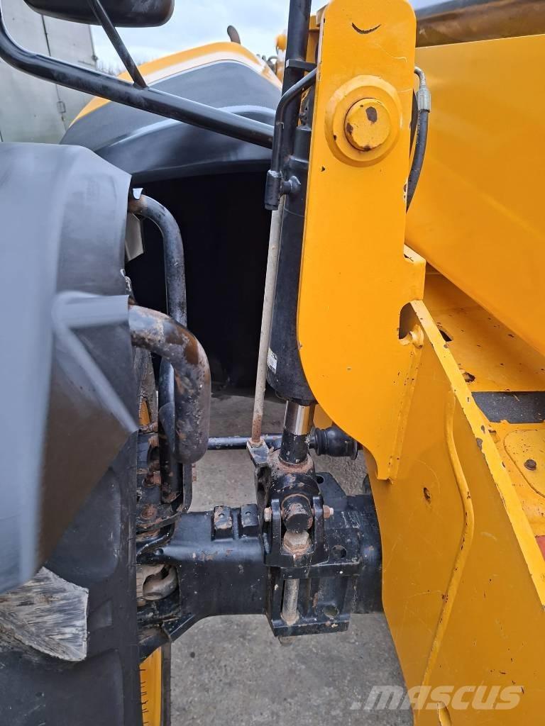 JCB 535-125 مناولات متداخلة