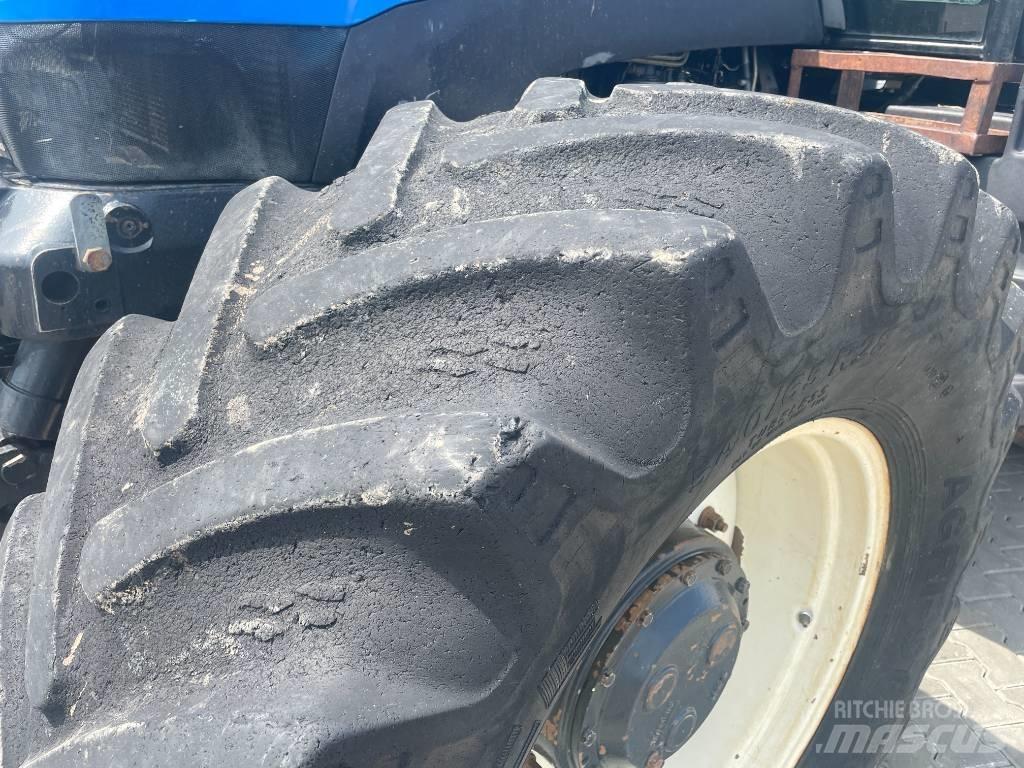 New Holland T 6080 الجرارات