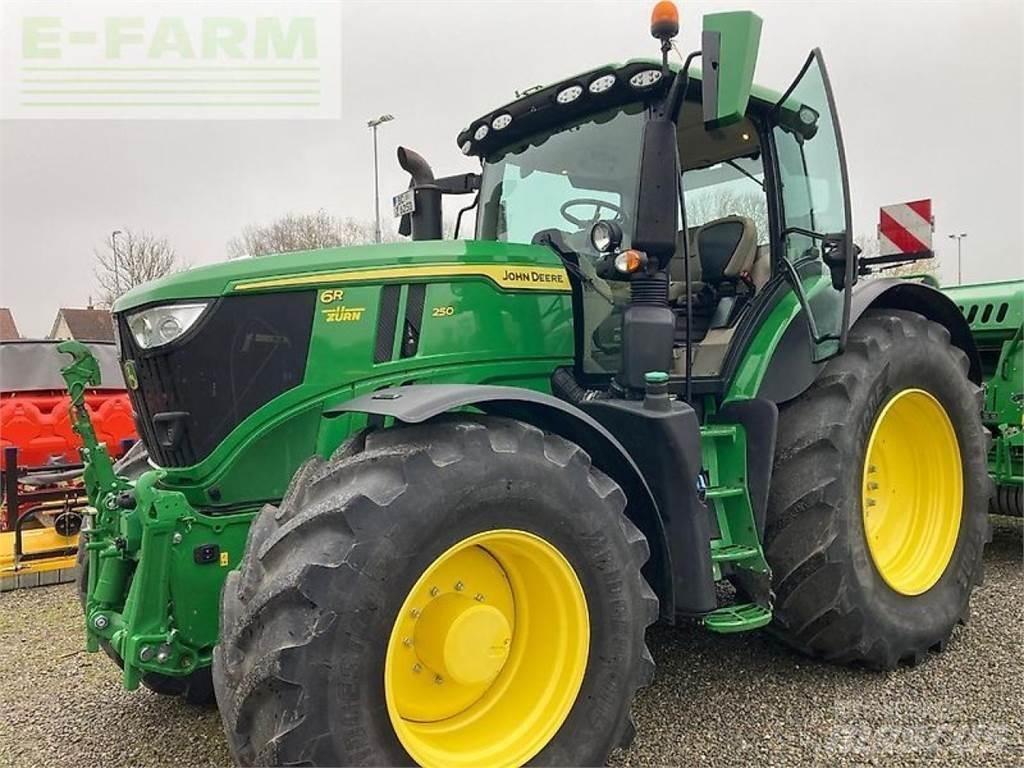 John Deere 6r250 الجرارات