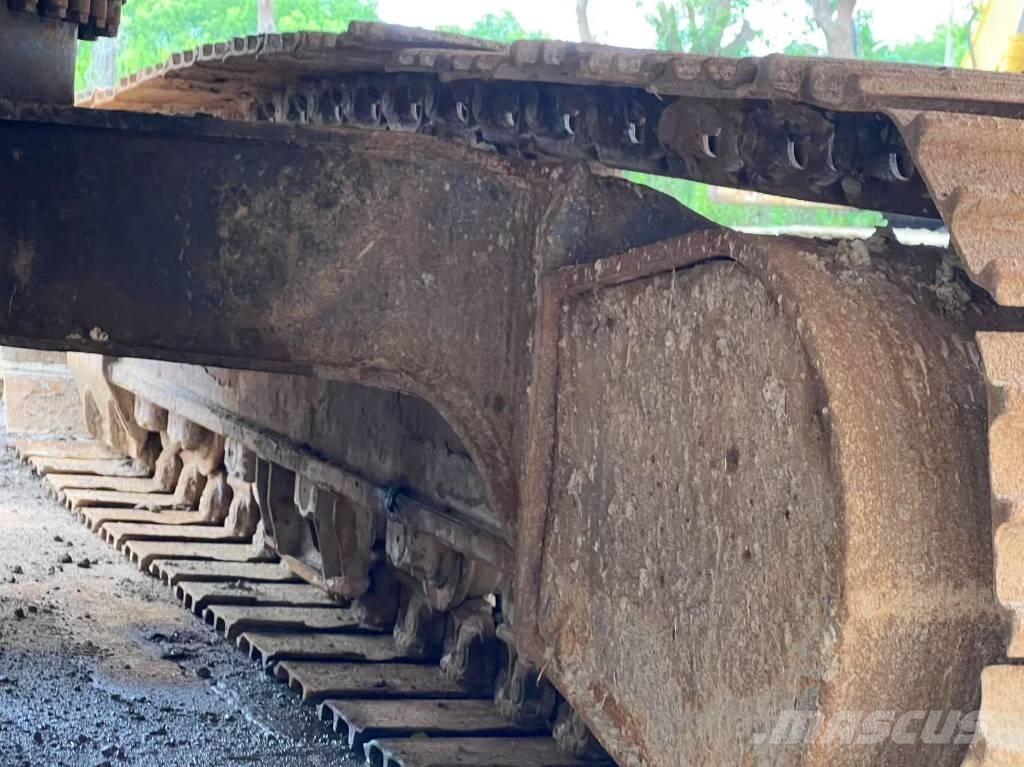 CAT 320 C حفارات زحافة