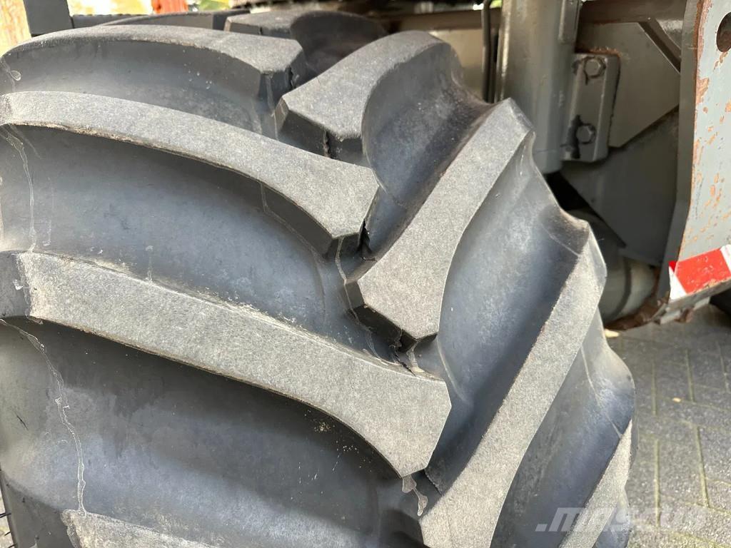 JCB JS145W حفارات بعجل