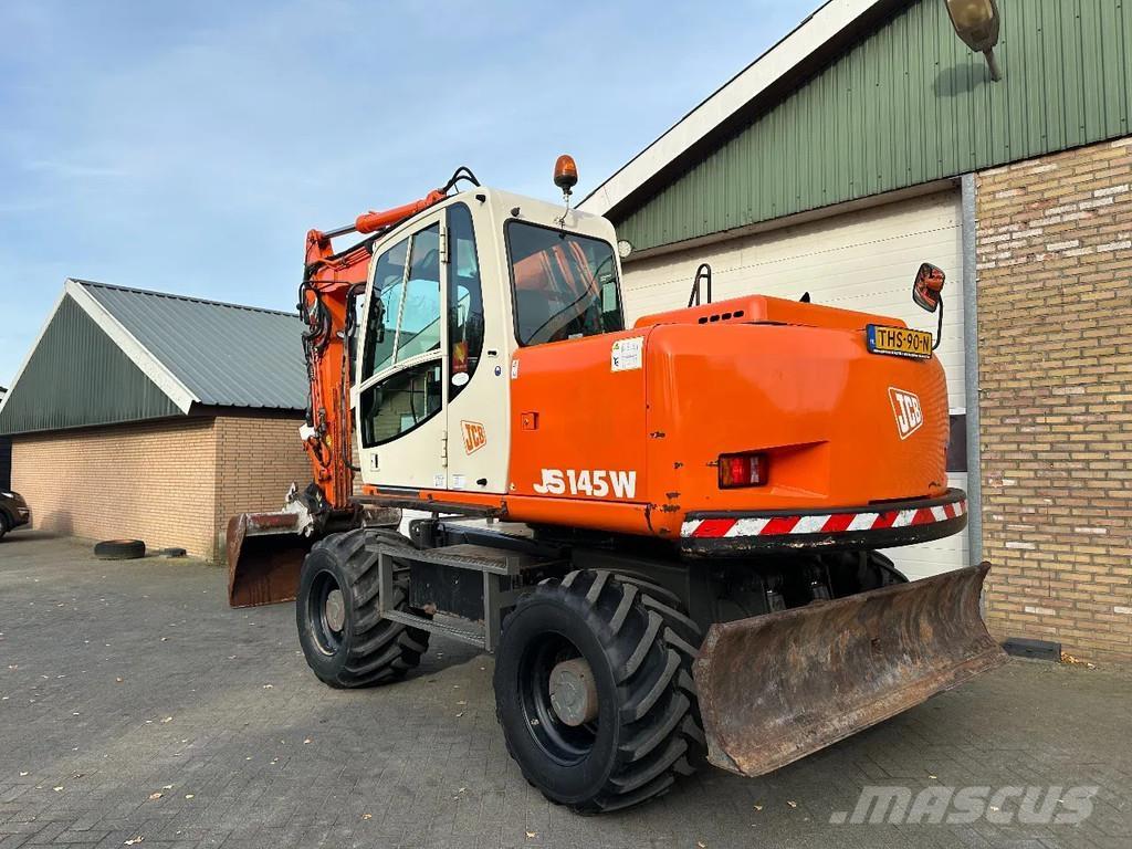 JCB JS145W حفارات بعجل