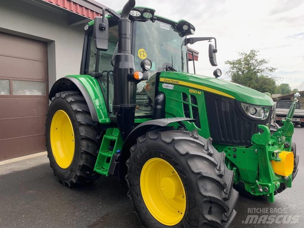 John Deere 6120 M الجرارات