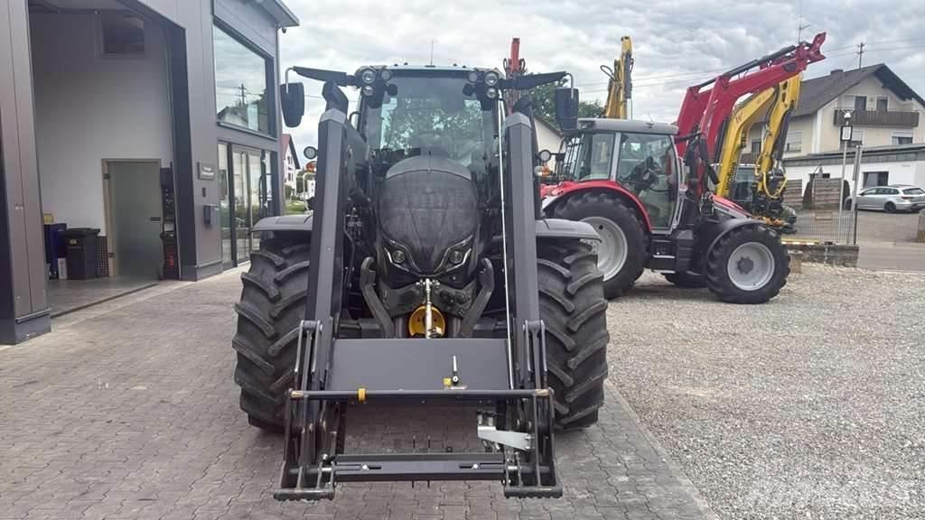 Valtra N175 الجرارات
