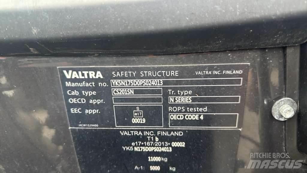 Valtra N175 الجرارات