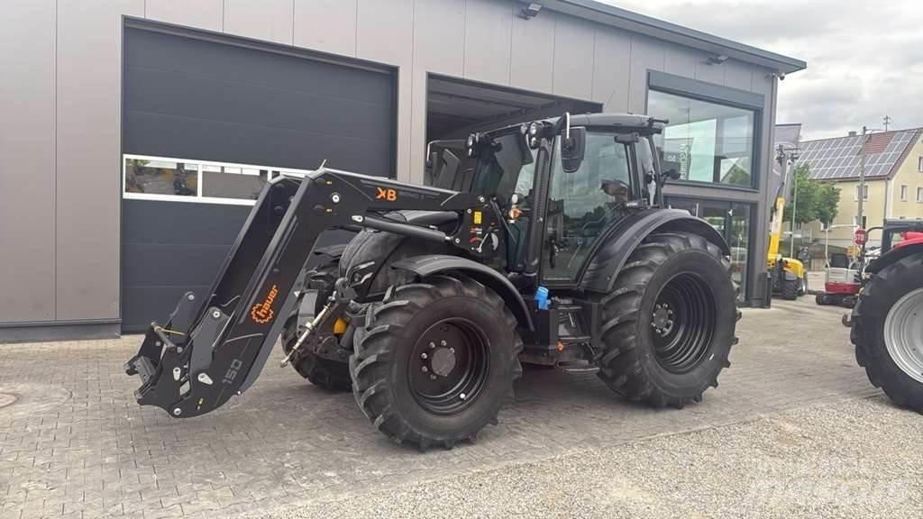 Valtra N175 الجرارات