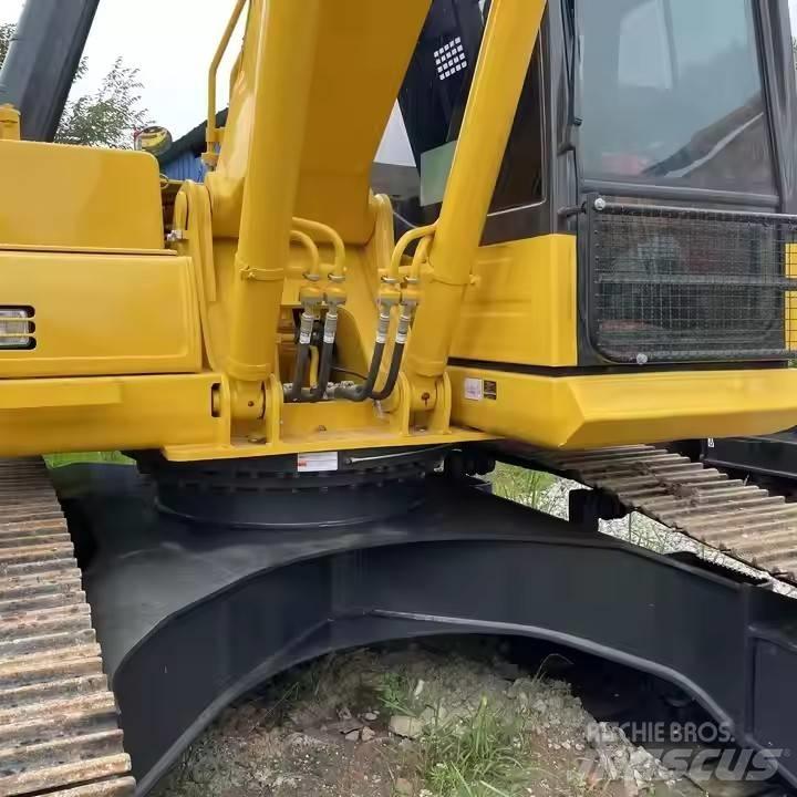 Komatsu PC 210 LC-8 حفارات زحافة
