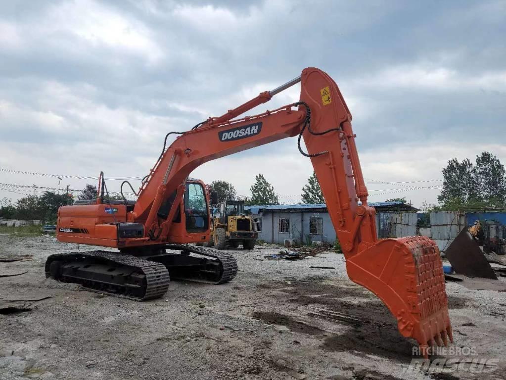 Doosan DX 225 LC حفارات زحافة