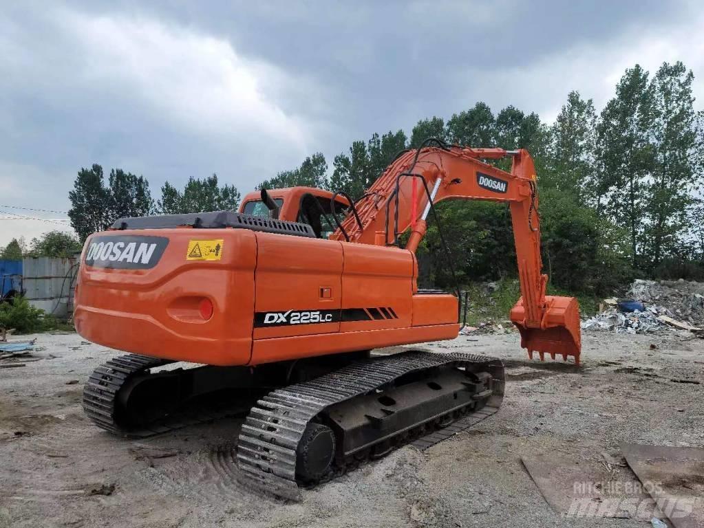 Doosan DX 225 LC حفارات زحافة