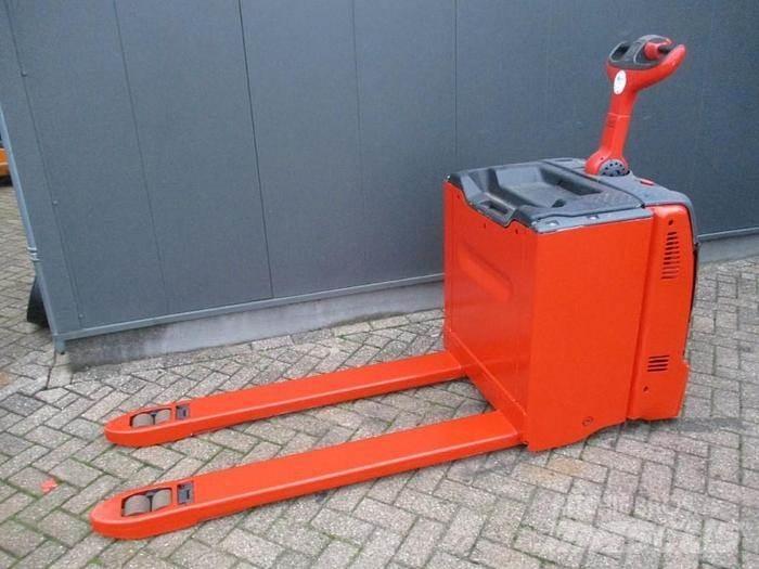 Linde T30 معدات الرفع منخفض المستوى